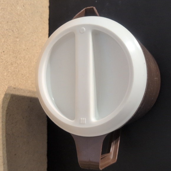 Vintage Rubbermaid 1 1/2 Quart Pitcher - Picture 5 of 11